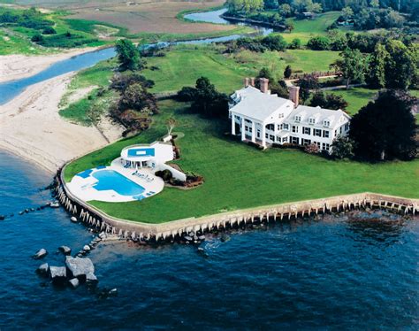 Sands Point, New York .